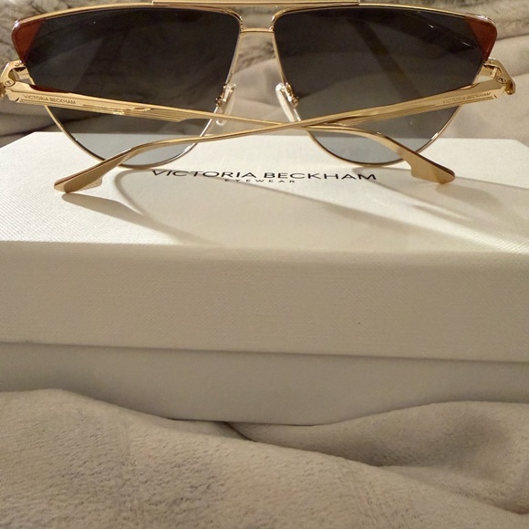 Victoria Beckham NWT Aviator Sunglasses - Picture 5 of 8